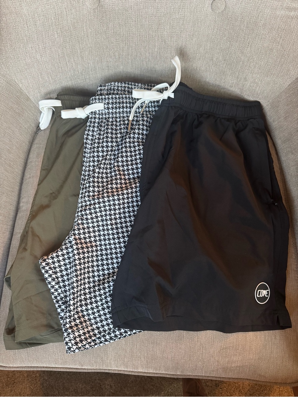 Cove Black Men's Athletic Shorts with Drawstring size 36. 7” long